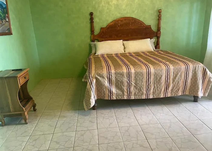 Emerald Sea View Guest house Montego Bay